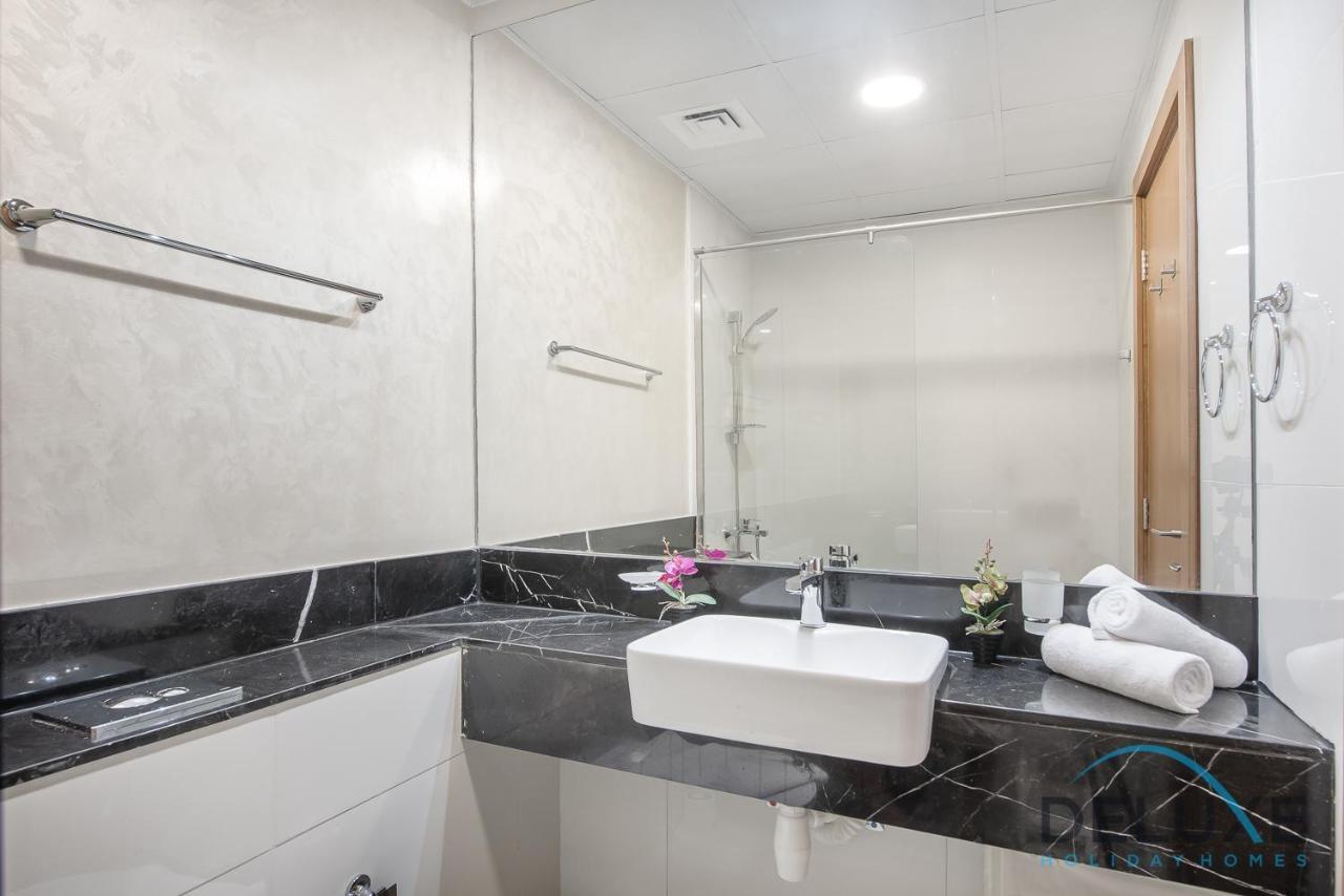 Intimate Studio At Millennium Binghatti Residence Business Bay By Deluxe Holiday Homes Dubai Dış mekan fotoğraf
